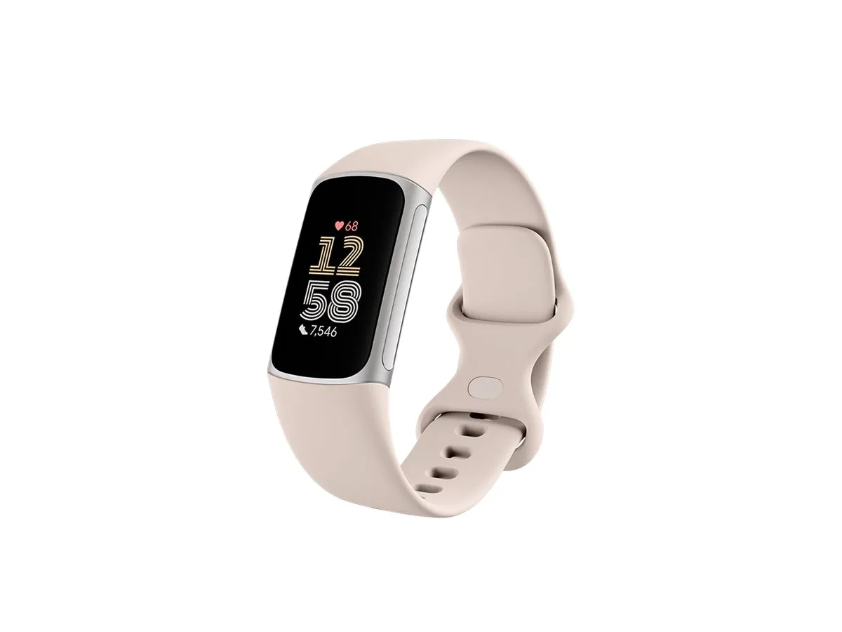 Fitbit Charge 6 i porslin och silver med färgskärmen påslagen, mot vit bakgrund